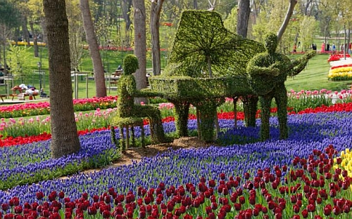 Istanbul Events Tulip Festival Topiary